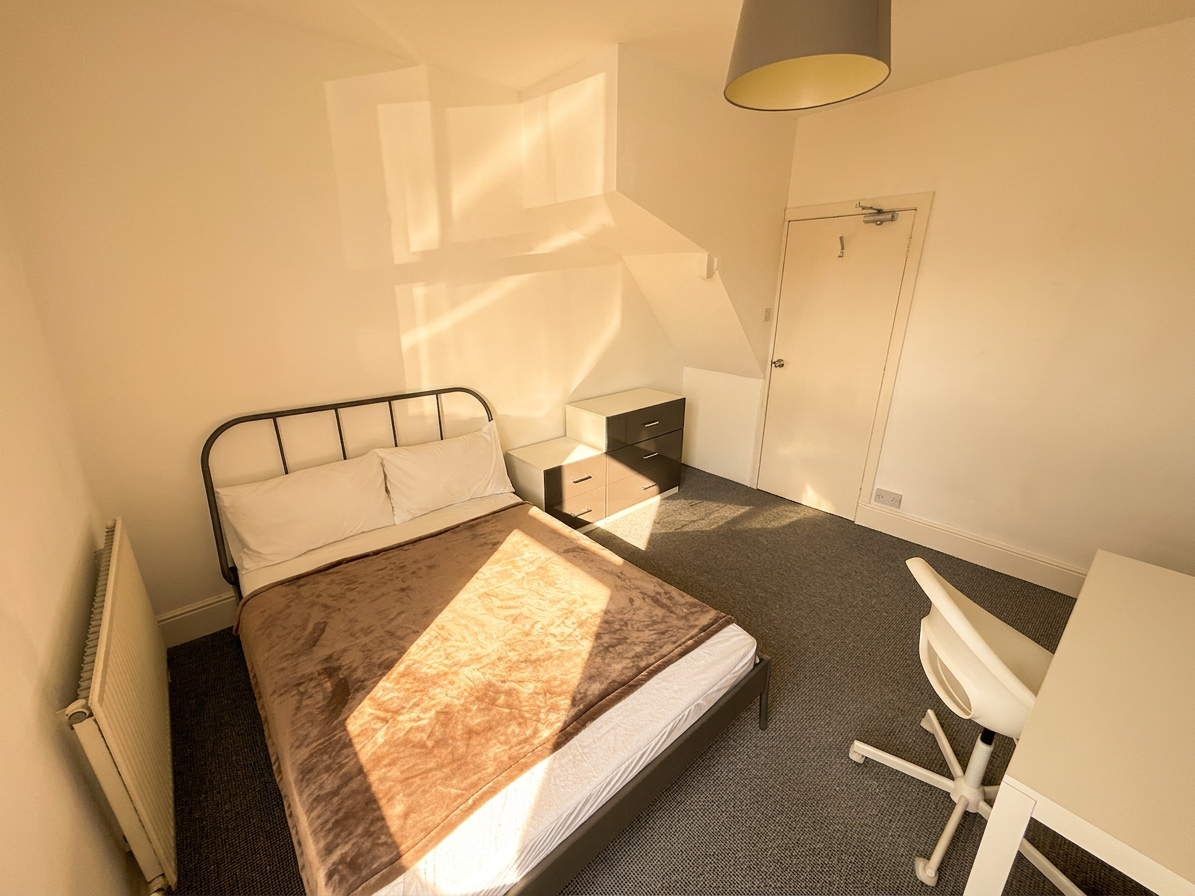 Flat Ednaston Road in Nottingham
