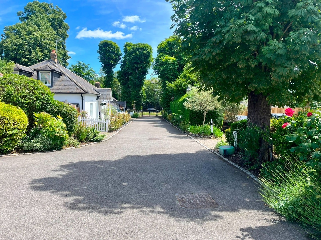 Flat Woodford Road in Greater London