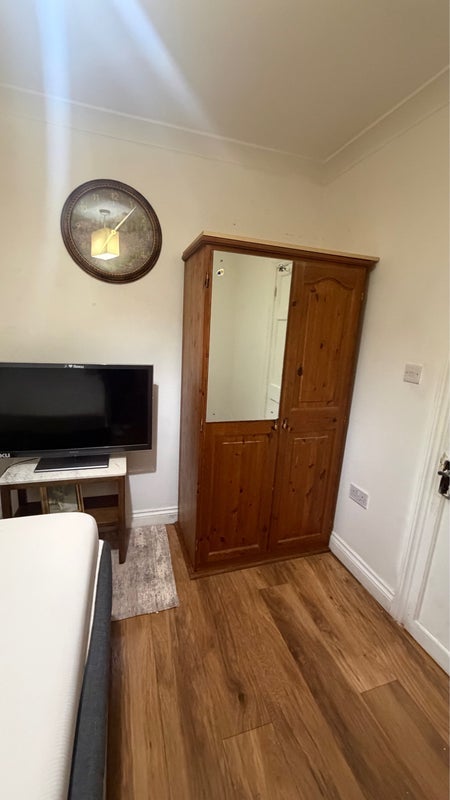 Room Seymour Road in Slough