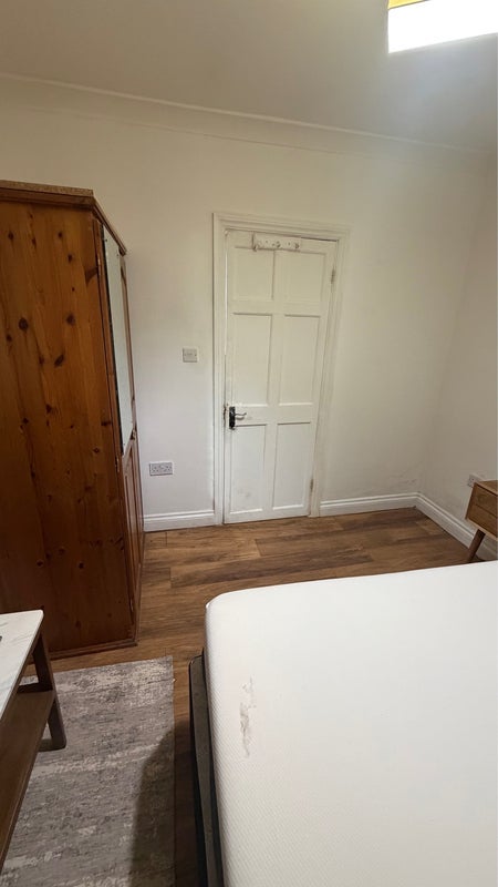 Room Seymour Road in Slough