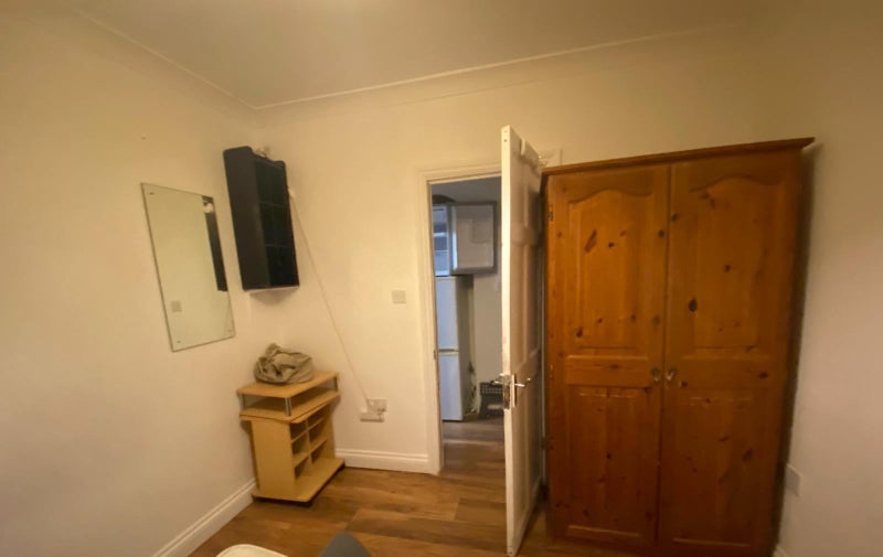 Room Seymour Road in Slough