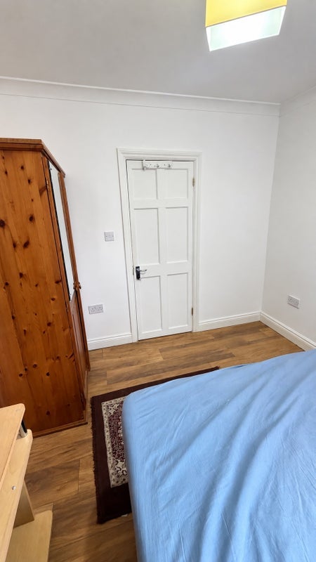 Room Seymour Road in Slough