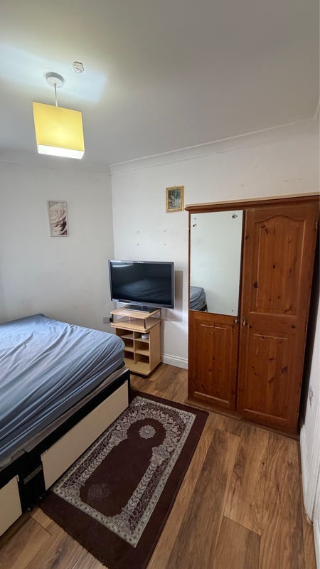 Room Seymour Road in Slough