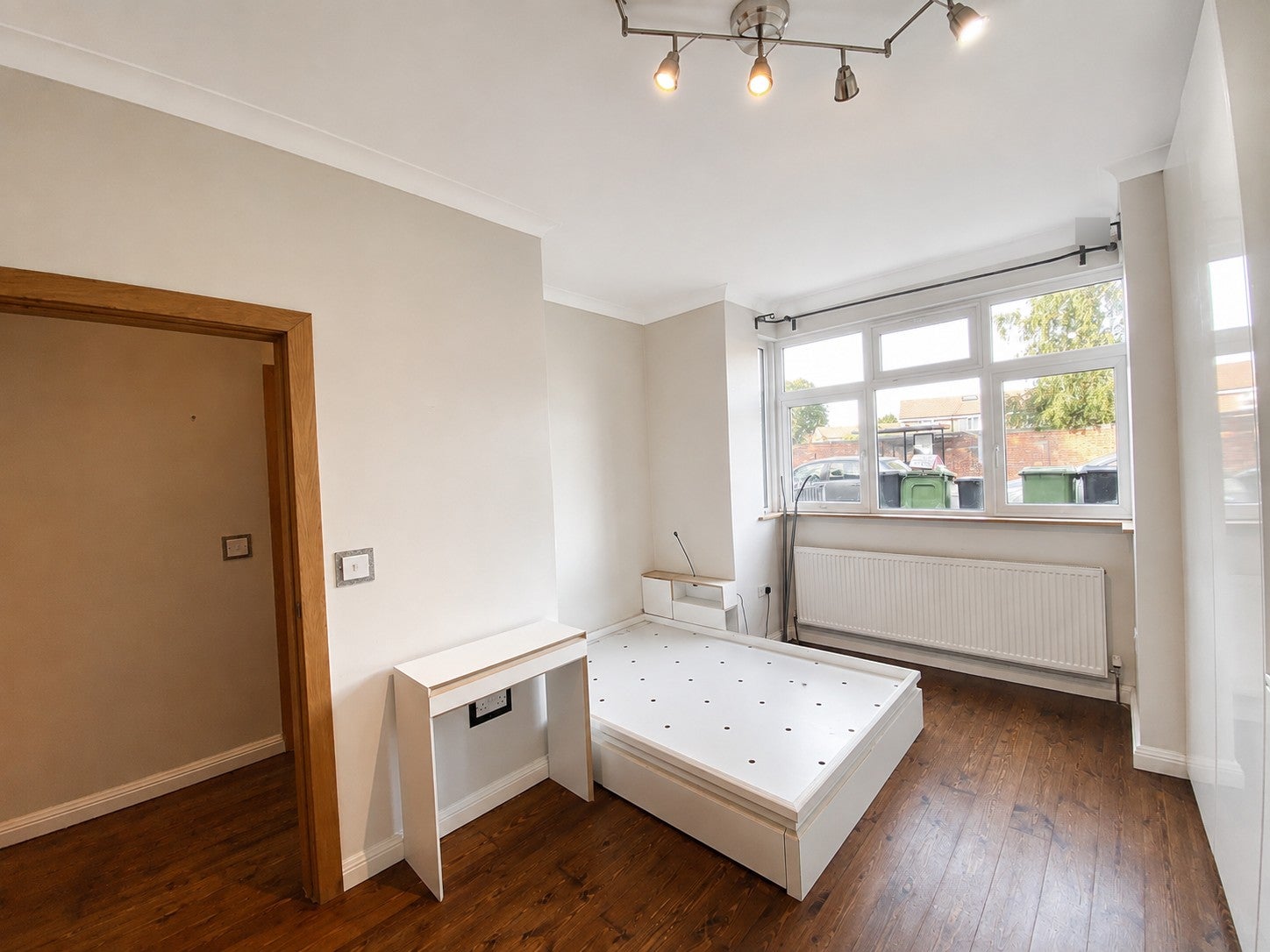 Flat Luffman Road in Greater London