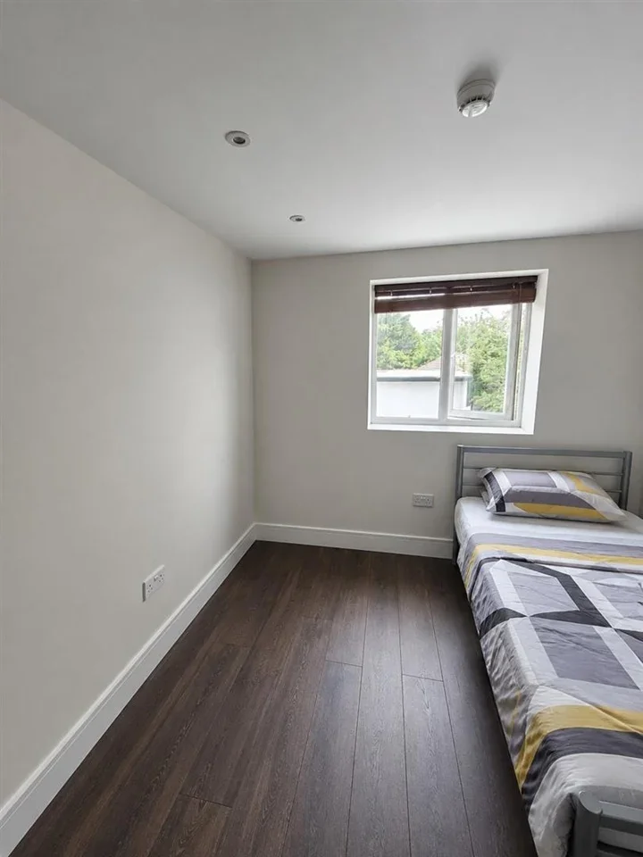 Flat Coleridge Way in Greater London