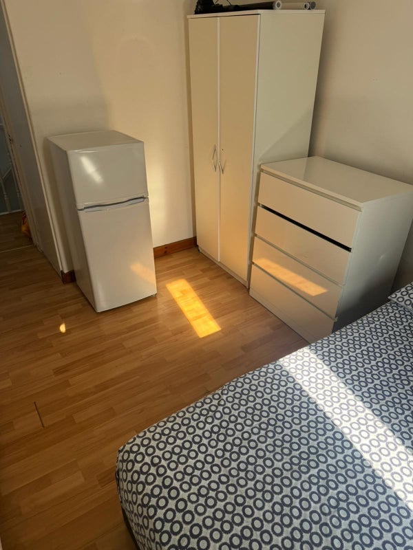 Room Clarence Crescent in Greater London