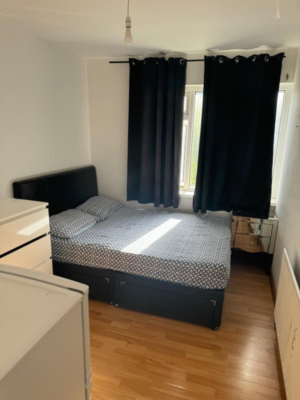 Room Clarence Crescent in Greater London