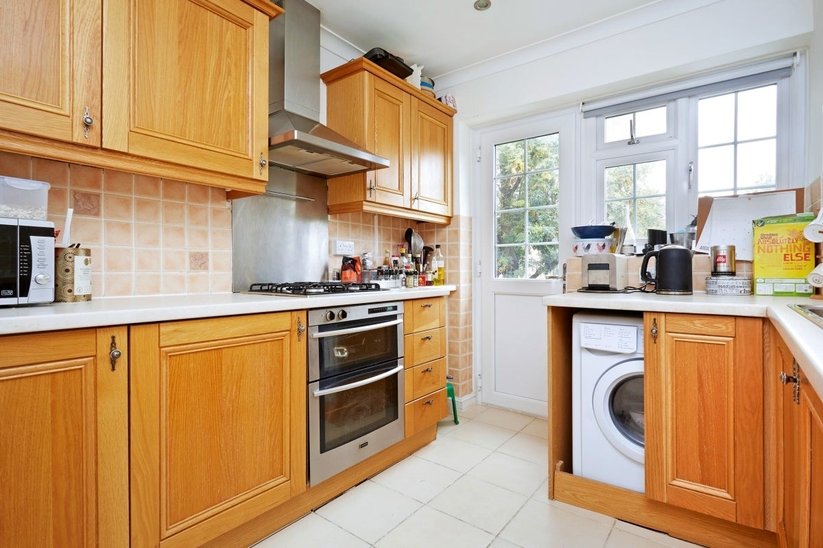 Flat Rythe Court in Elmbridge