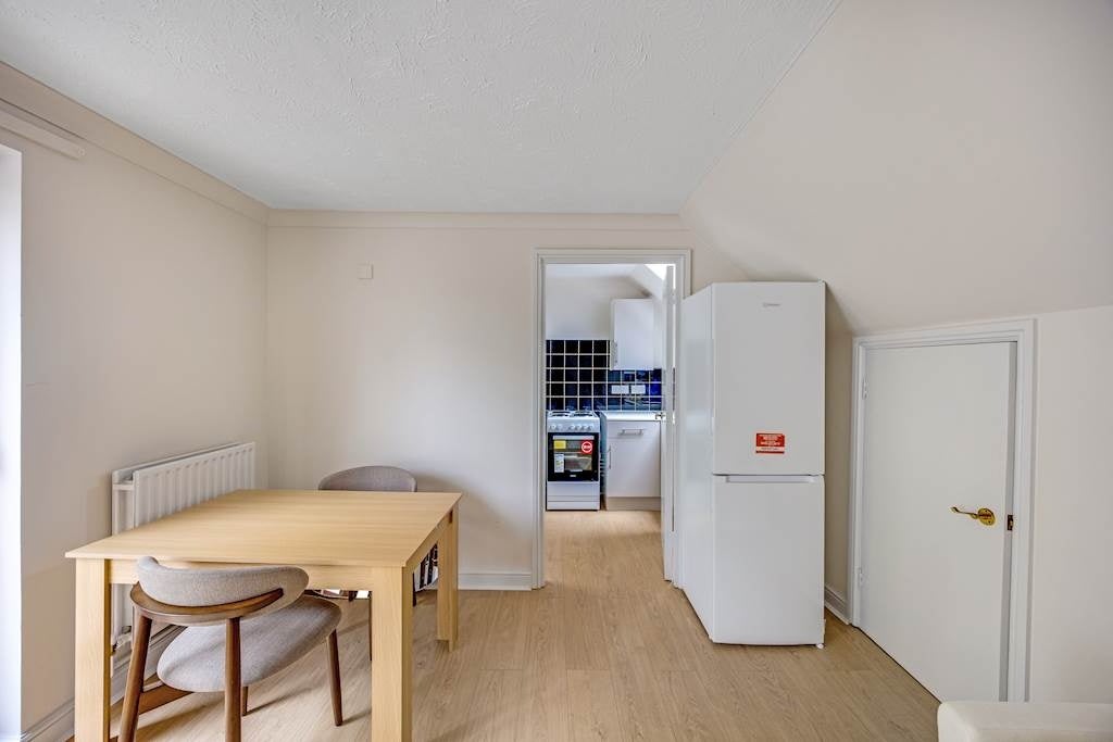Flat Colchester Road in Greater London
