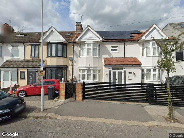 House Redbridge Lane East in Greater London
