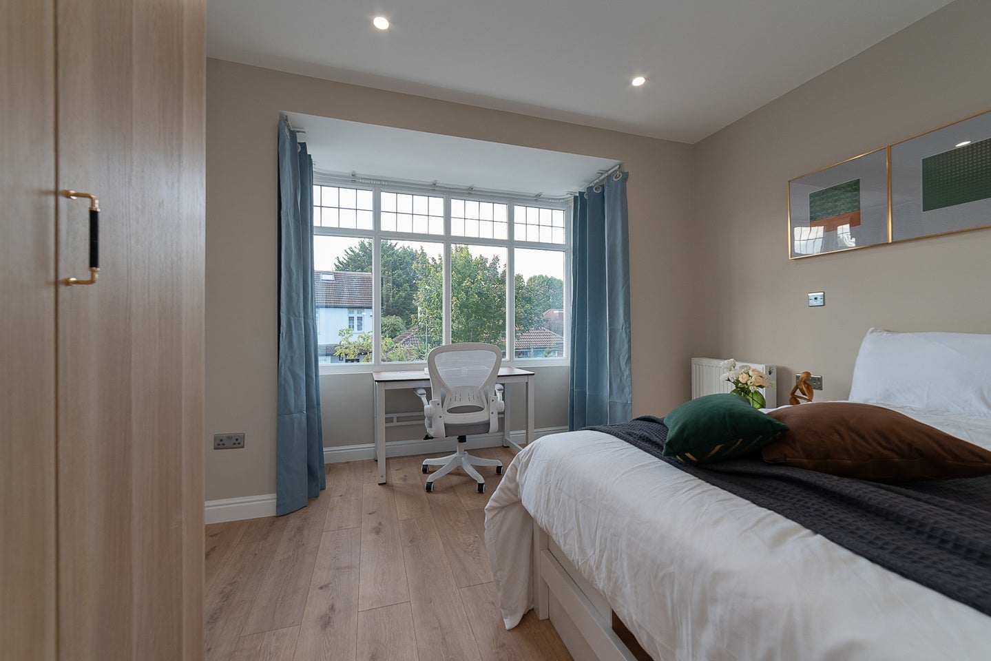Room Hook Road in Epsom and Ewell