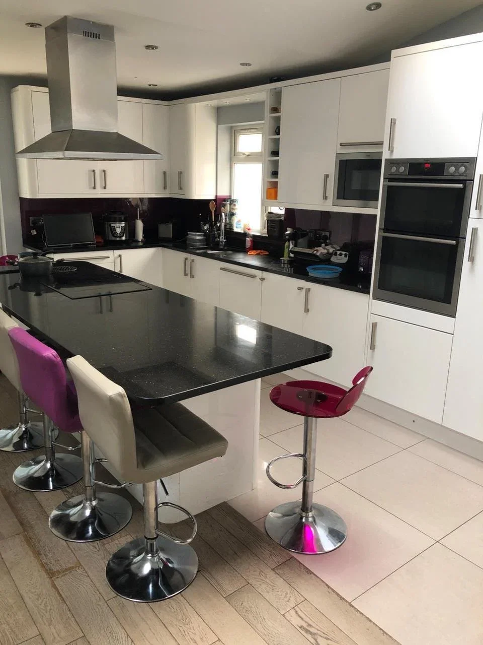 Room Manor Road in Greater London
