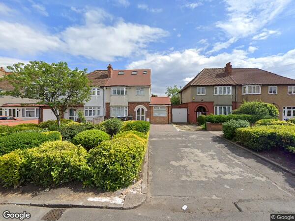Room Manor Road in Greater London