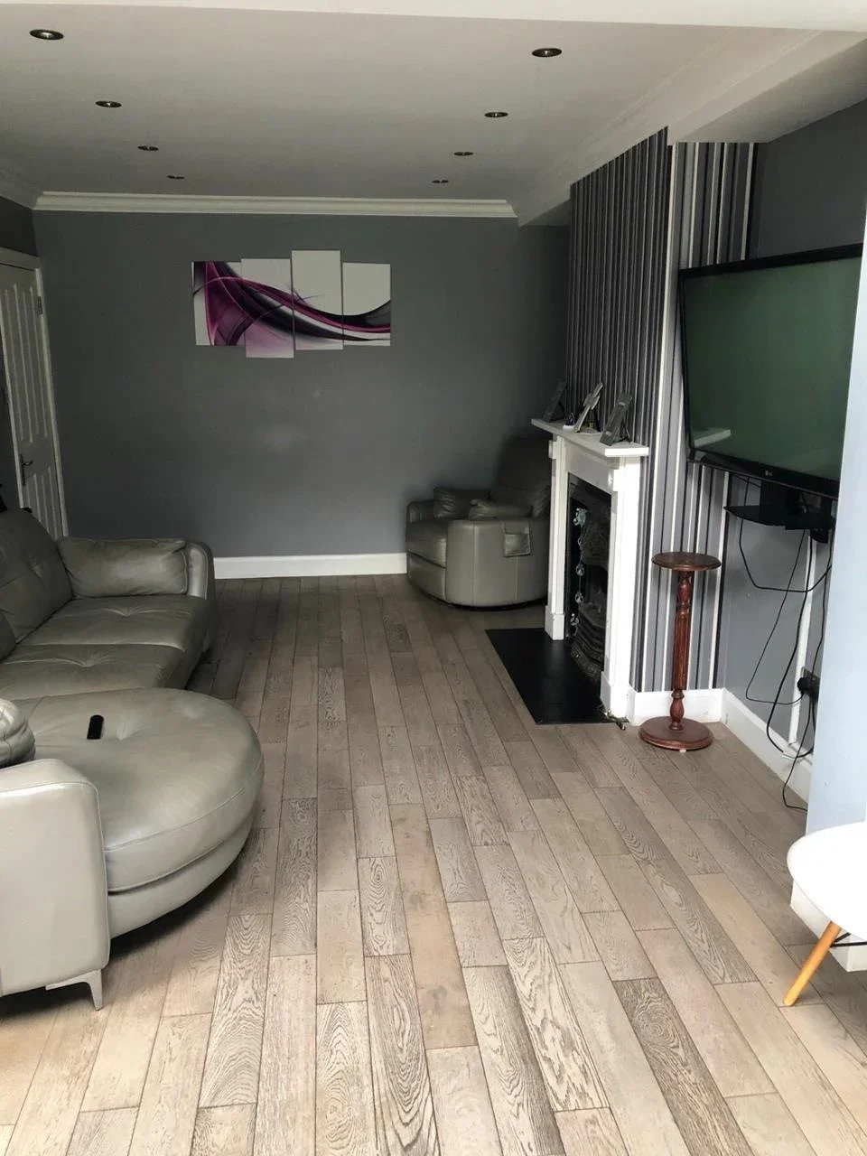 Room Manor Road in Greater London