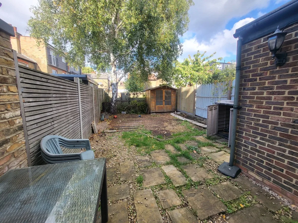 Flat Greenford Avenue in Greater London
