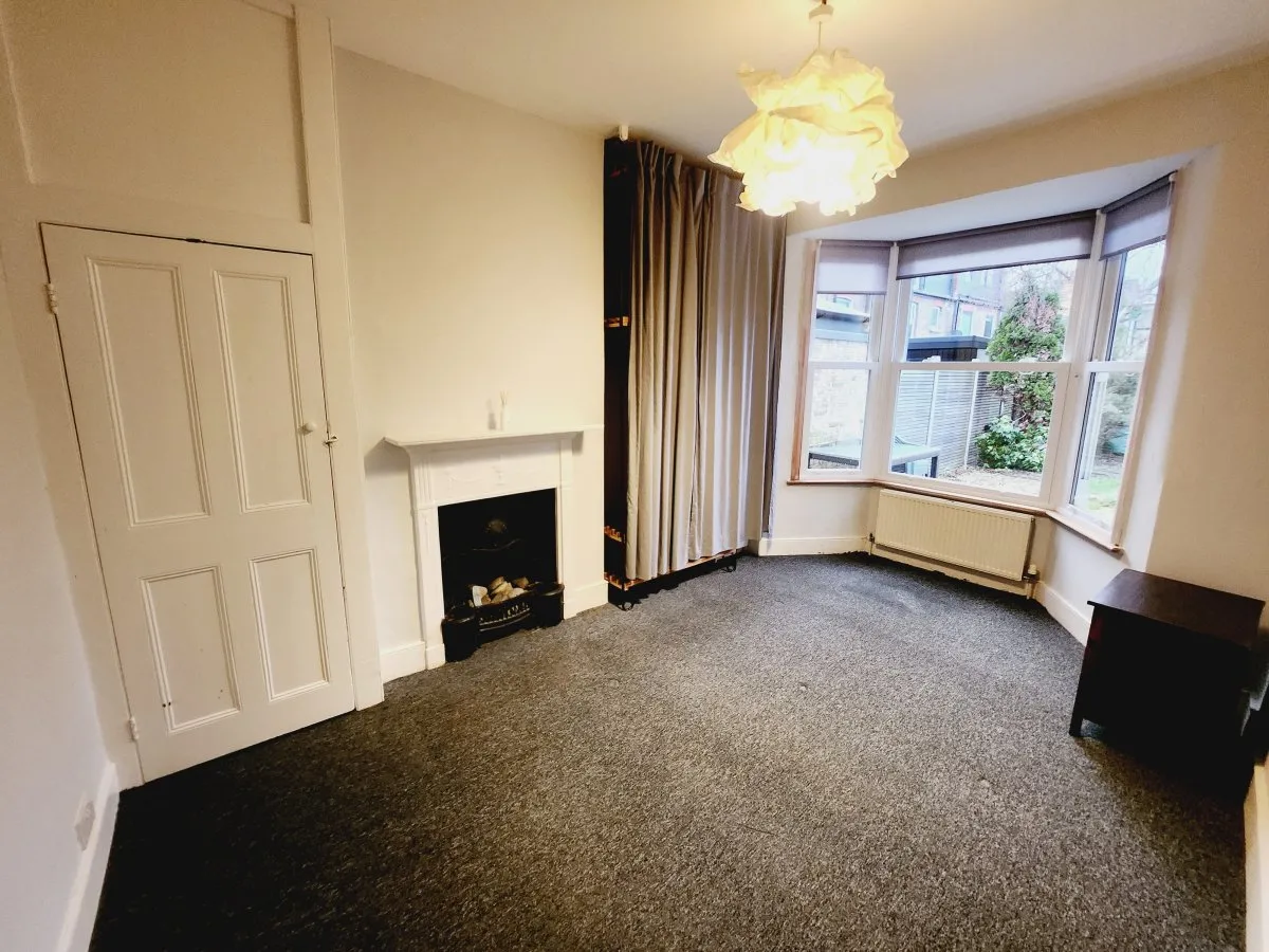 Flat Laurel Gardens in Greater London