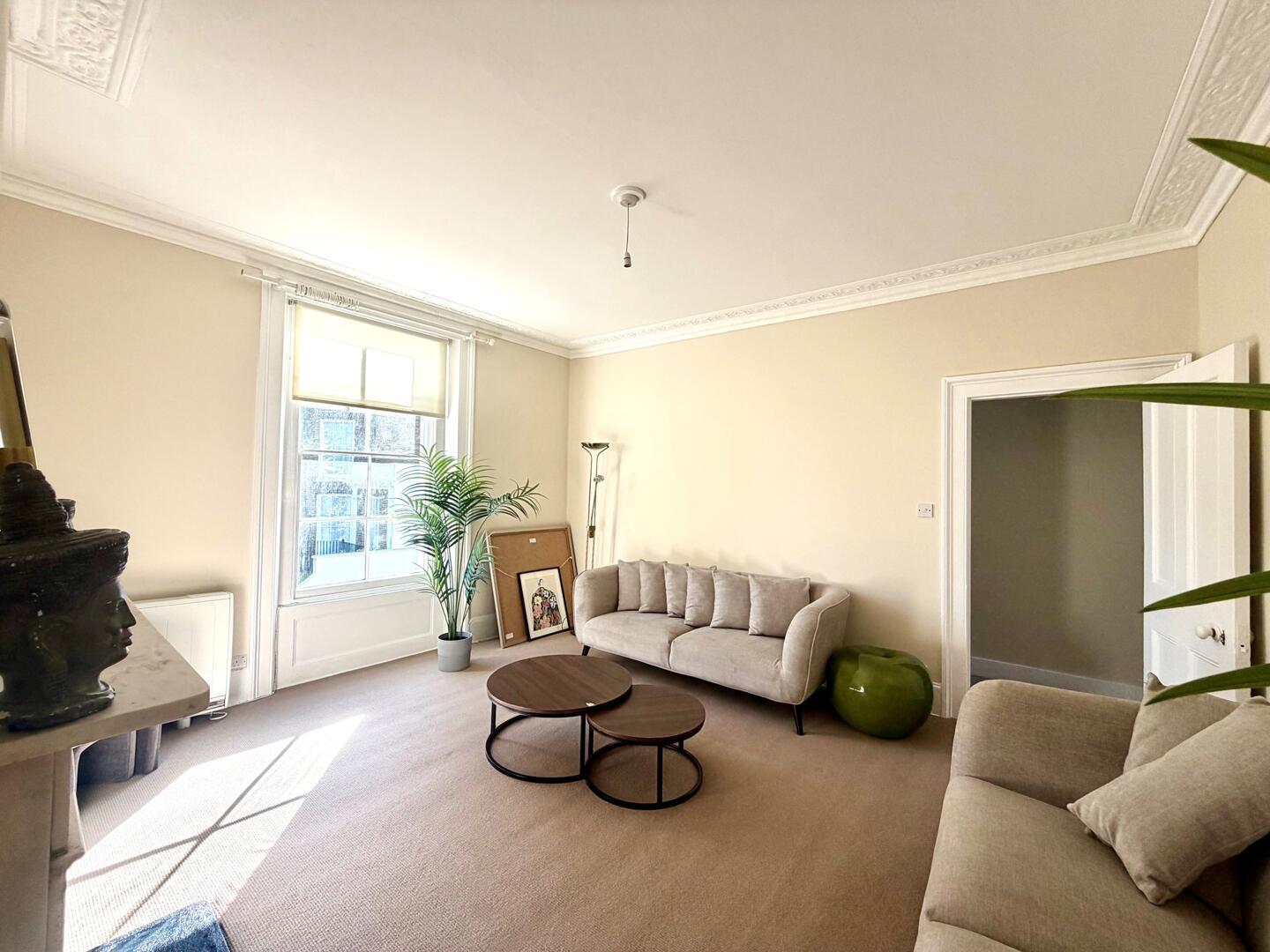 Flat Clarendon Road in Greater London