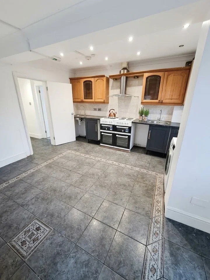 Room Haydon Drive in Greater London