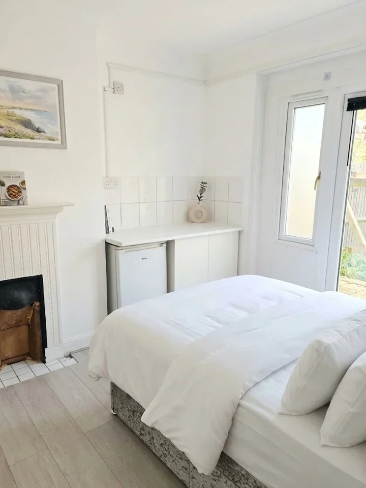Room Haydon Drive in Greater London