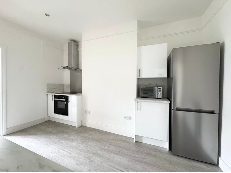 Room Clifton Avenue in Greater London
