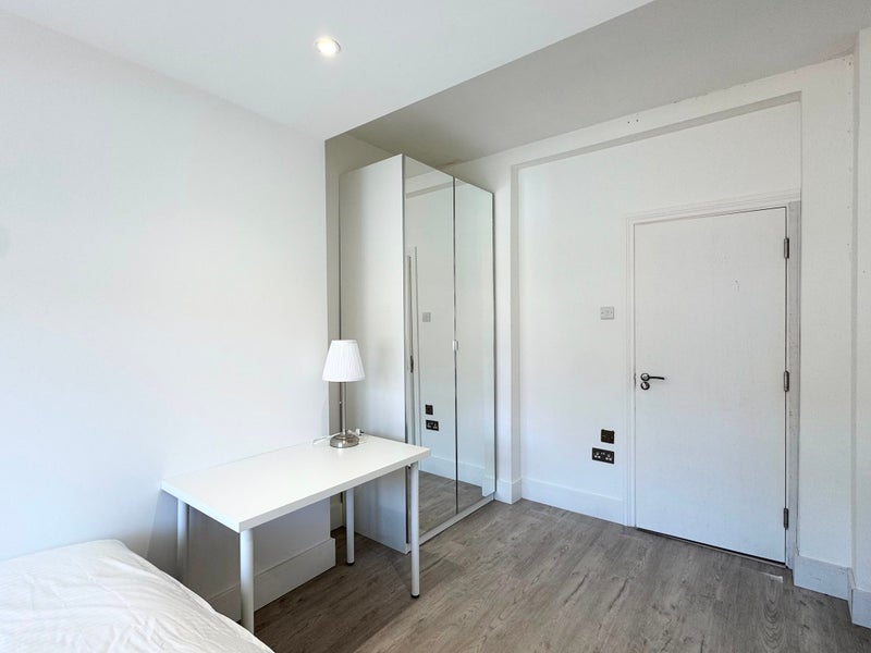 Room Clifton Avenue in Greater London