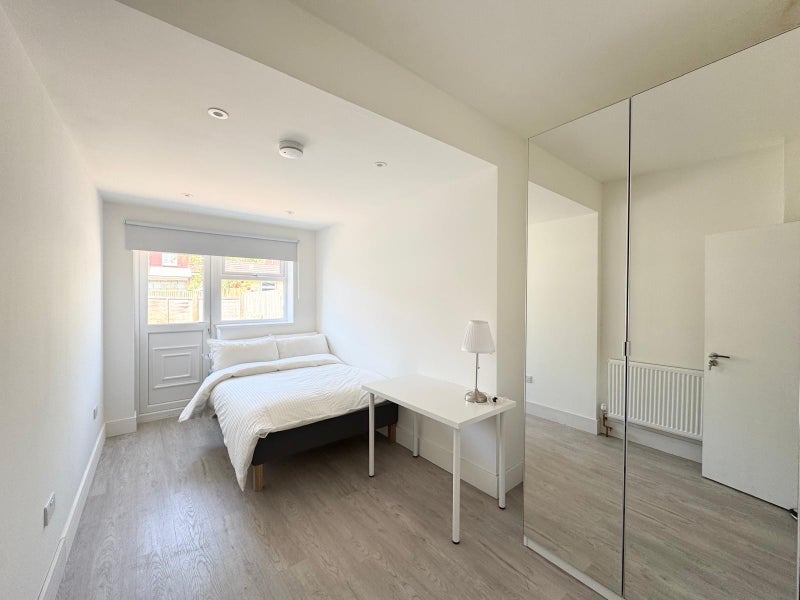 Room Clifton Avenue in Greater London
