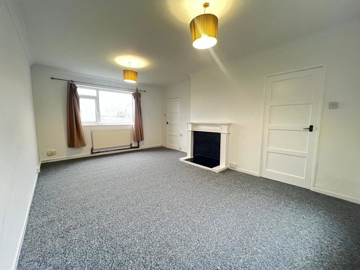 House Bratton Close in Blunsdon St Andrew