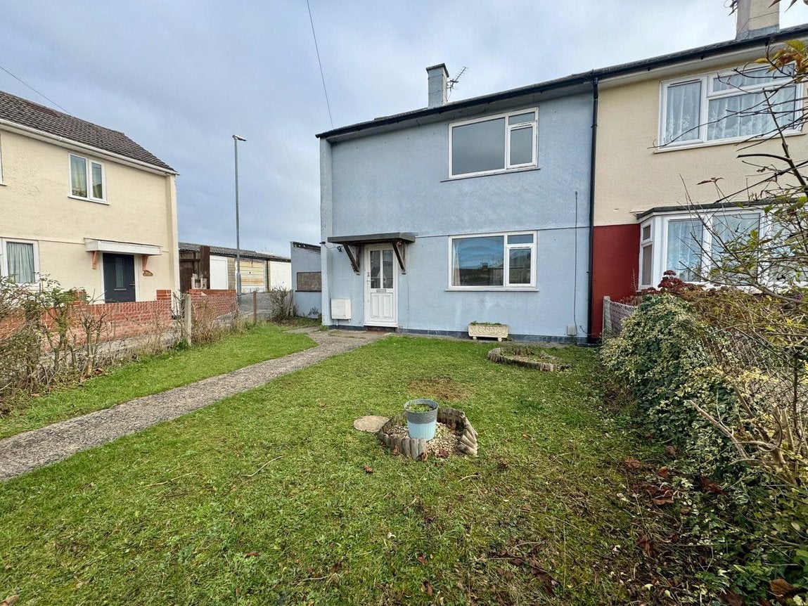 House Bratton Close in Blunsdon St Andrew
