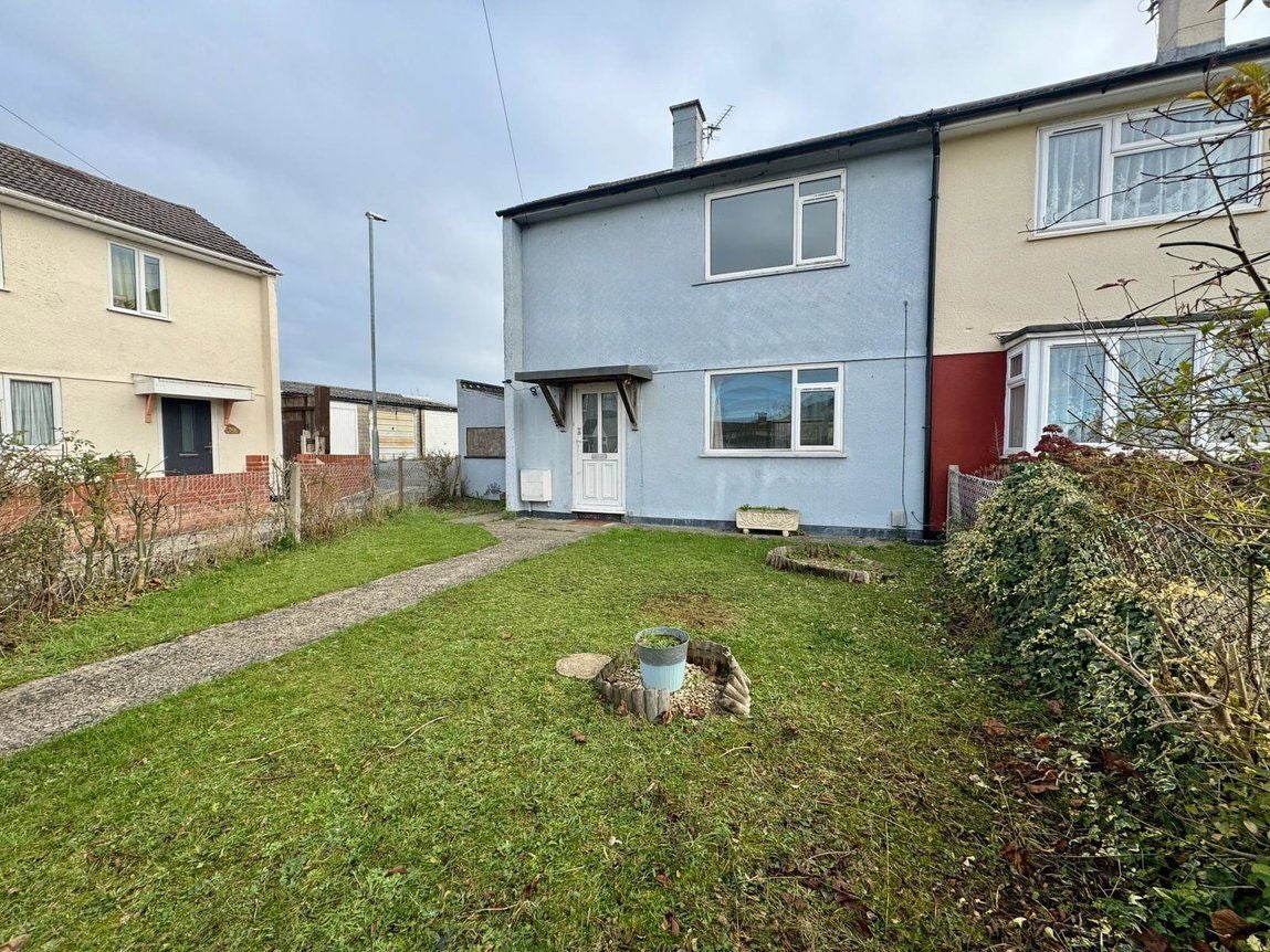 House Bratton Close in Blunsdon St Andrew