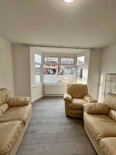 Flat Tachbrook Road in Greater London