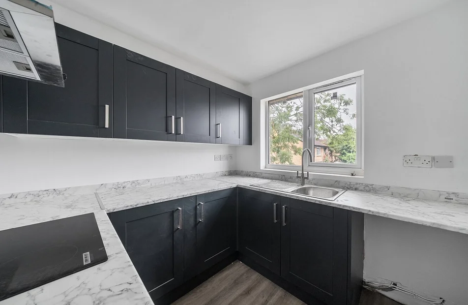 Flat Brangwyn Crescent in Greater London