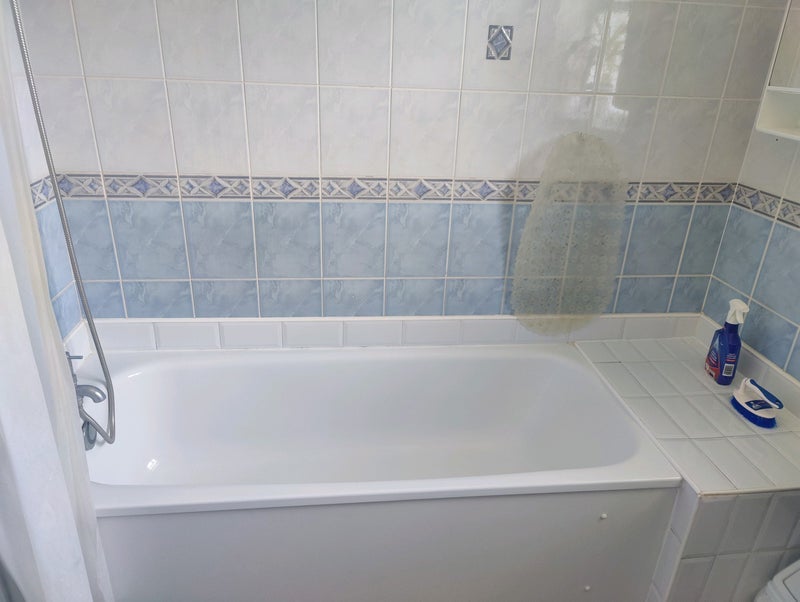 Room King Alfred Avenue in Greater London