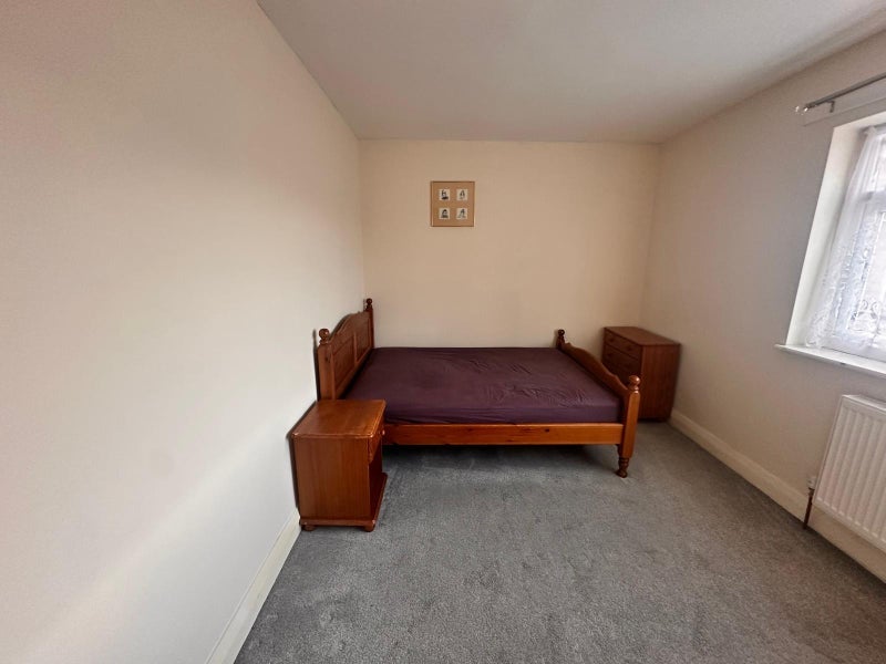 Room Greenbrow Road in Manchester