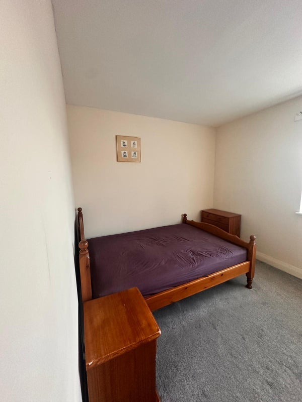 Room Greenbrow Road in Manchester