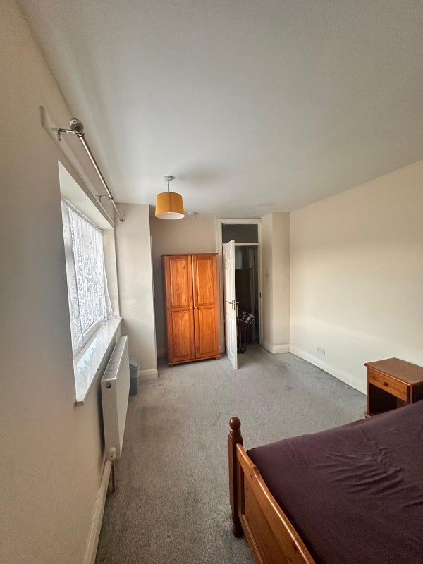 Room Greenbrow Road in Manchester
