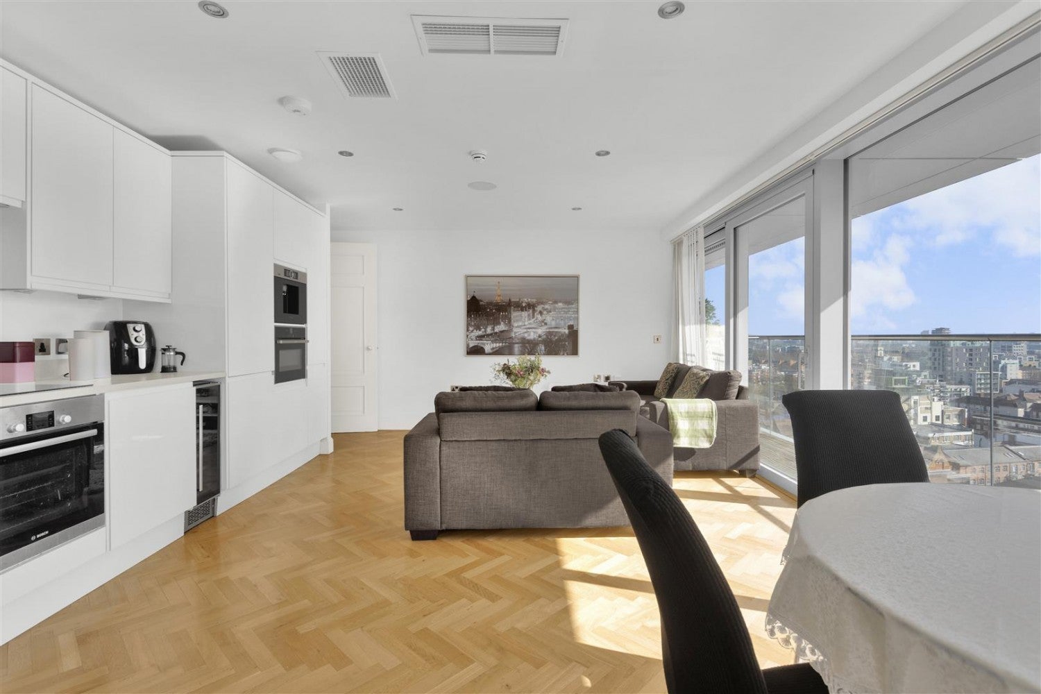 Flat Commercial Road in Greater London