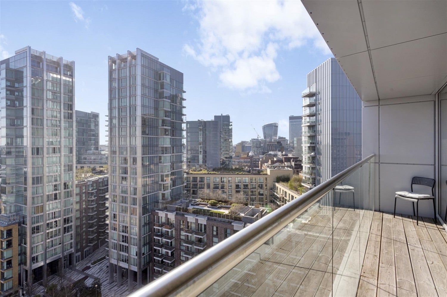 Flat Commercial Road in Greater London