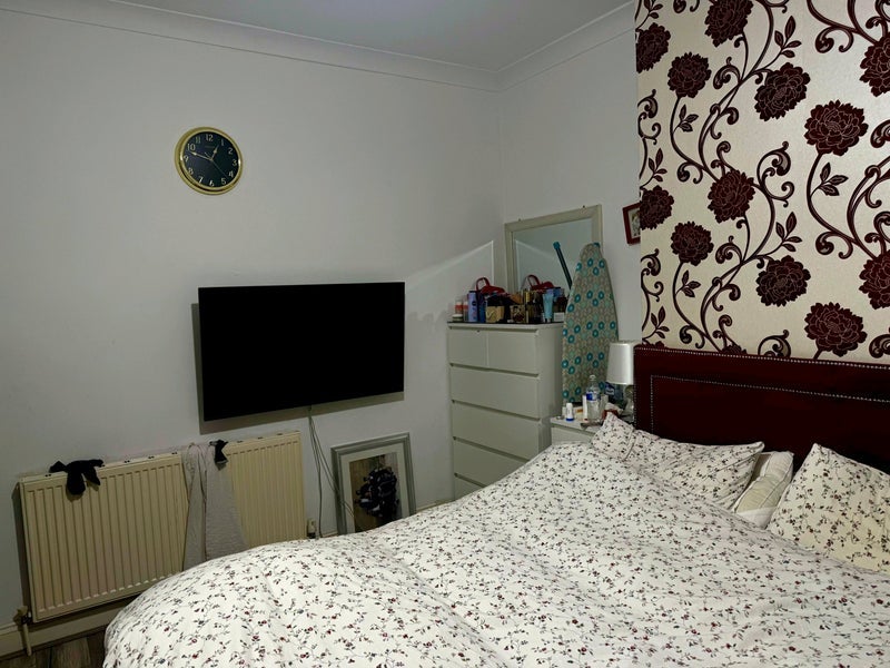 Room Violet Bank Road in Sheffield