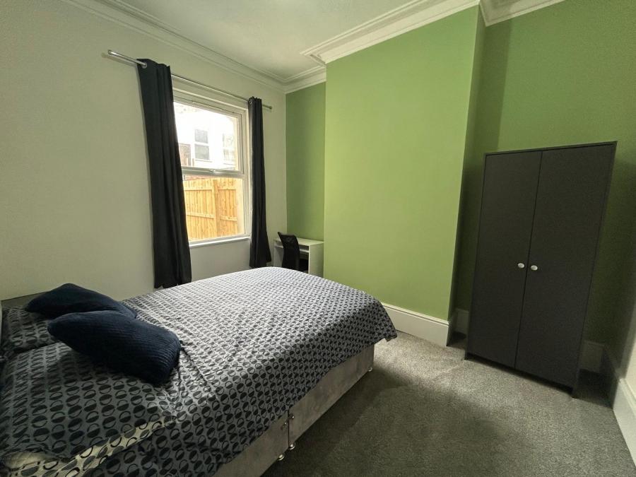 Room Walliker Street in Hull