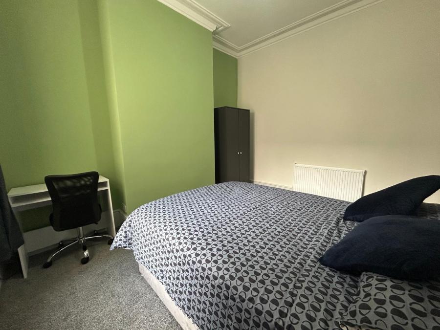 Room Walliker Street in Hull