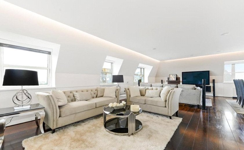 Flat Boydell Court in London