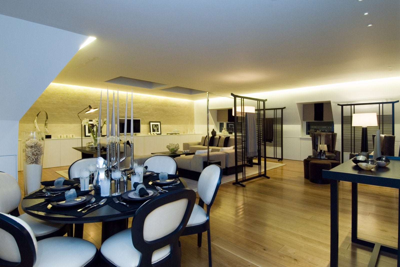 Flat Boydell Court in London