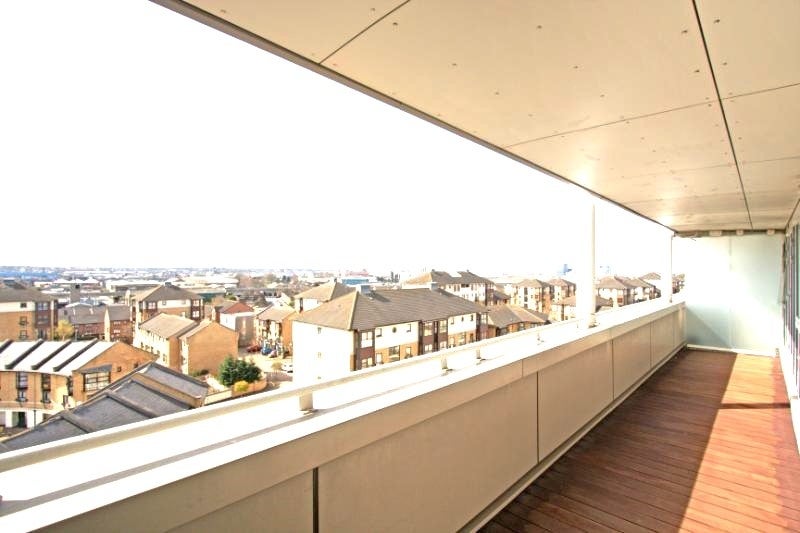 Flat Rayleigh Road in Greater London