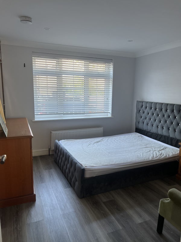 Flat Crabtree Road in Crawley