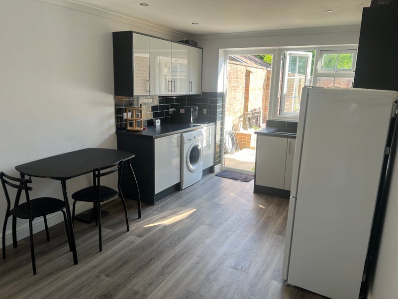 Flat Crabtree Road in Crawley