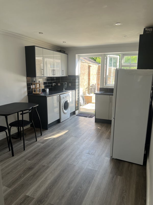 Flat Crabtree Road in Crawley