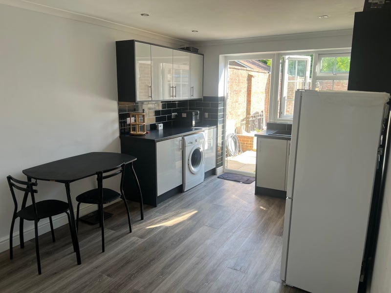 Flat Crabtree Road in Crawley