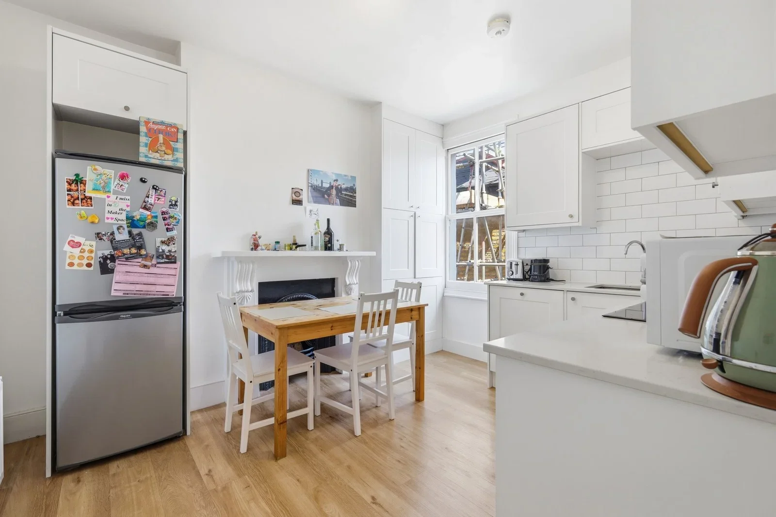 Flat Heyford Avenue in Greater London
