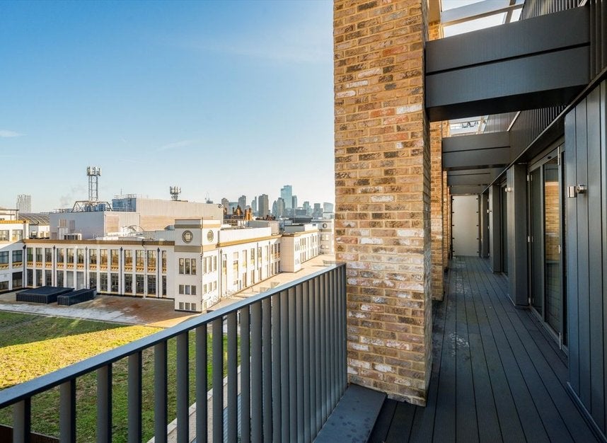 Flat Phoenix Place in Greater London