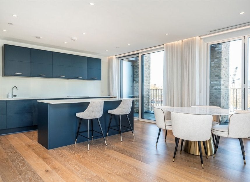 Flat Phoenix Place in Greater London
